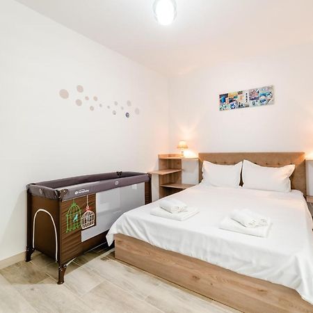 Derya Suites - Mamaia Nord Năvodari Exteriör bild
