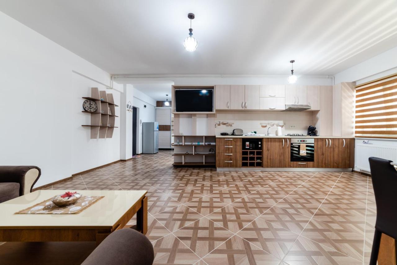 Derya Suites - Mamaia Nord Năvodari Exteriör bild